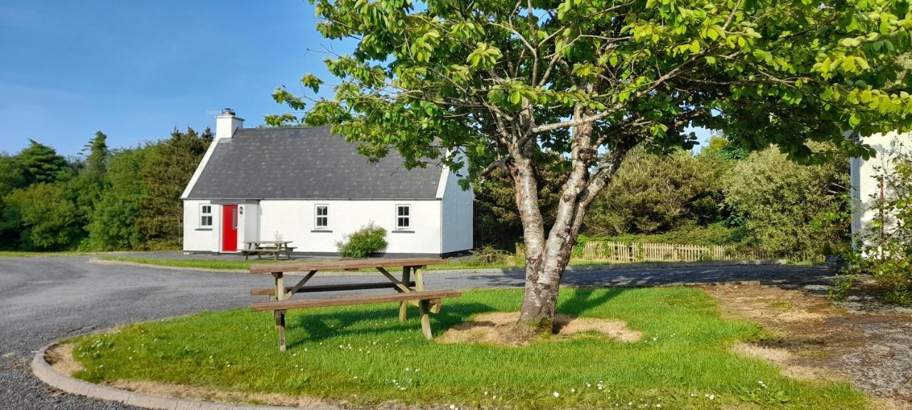 Louisburgh Cottages エクステリア 写真