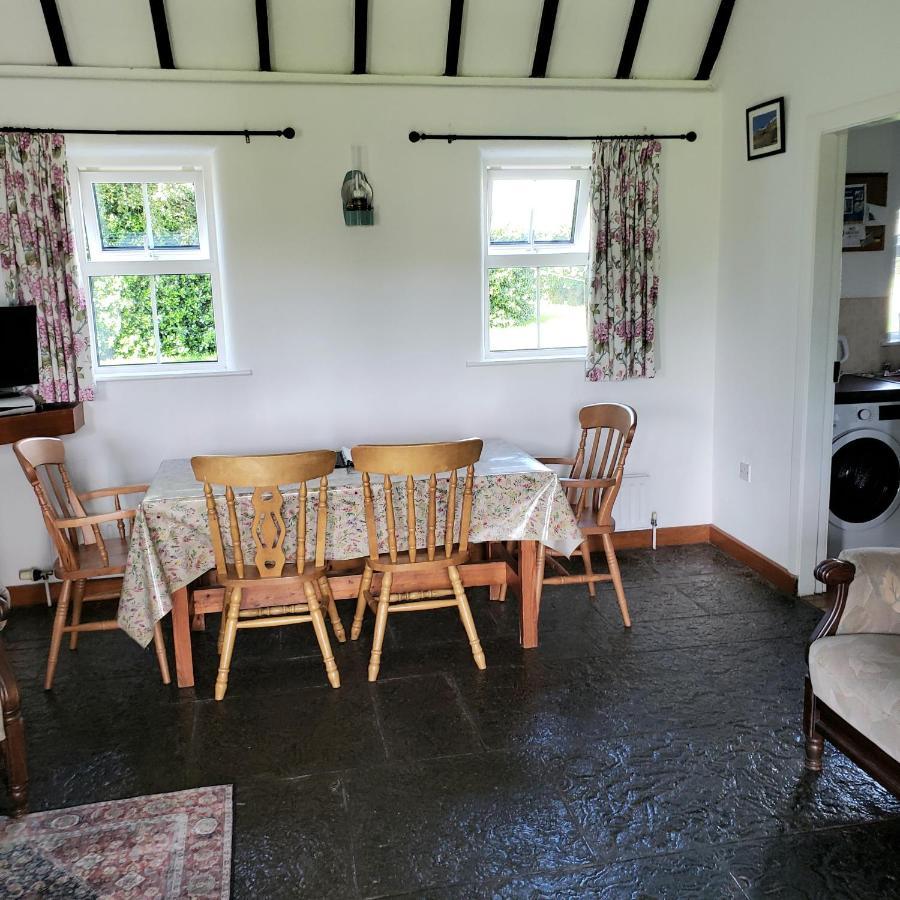 Louisburgh Cottages エクステリア 写真