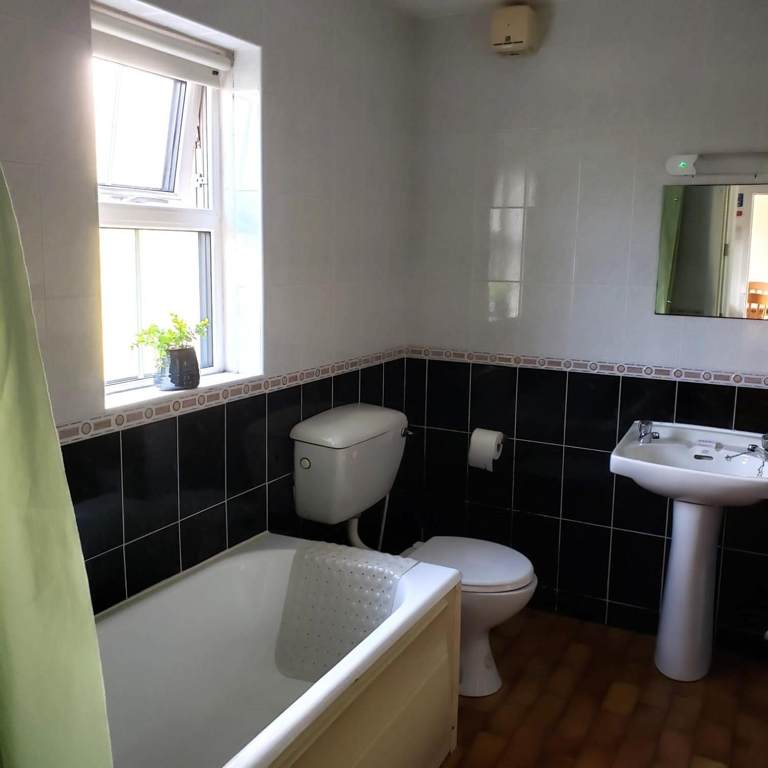Louisburgh Cottages エクステリア 写真