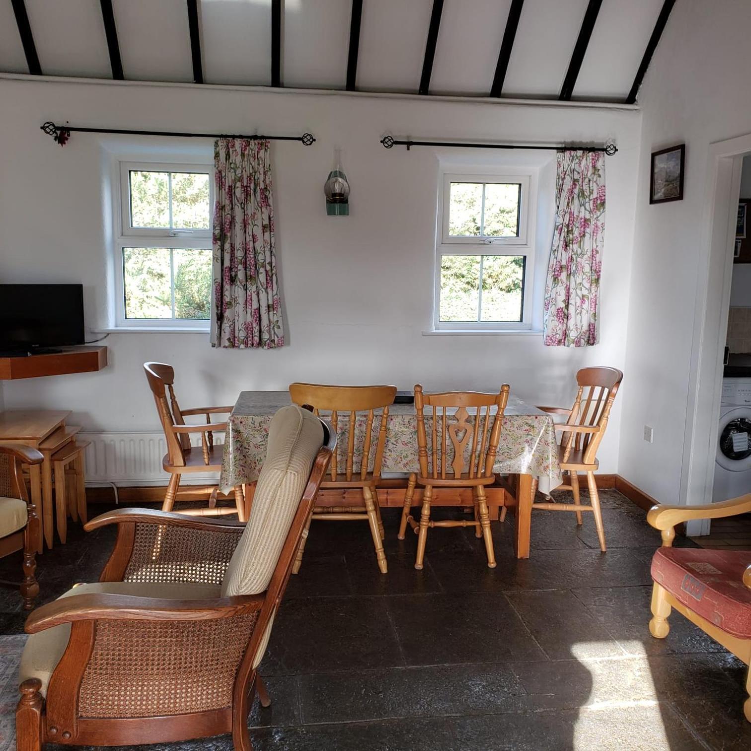 Louisburgh Cottages エクステリア 写真